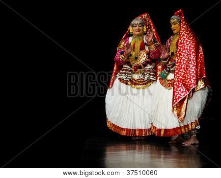 Chennai - SEPTEMBER 15: Kathakali performer i den dydige pachcha (grøn) rolle i Chennai på Septe