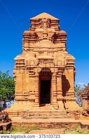 Poshanu Or Po Sahu Inu Tower Or Pho Cham Tower Is A Group Of Relics Of The Cham Towers In The Old Ki