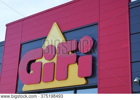 Bordeaux , Aquitaine / France - 07 05 2020 : Gifi Logo Sign Text Front Of Shop French Cheap Products