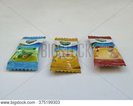 Bangalore, Karnataka/india-jan 25 2020: Pile And Heap Of Different Variety Vicks Cough Drops Like Ho
