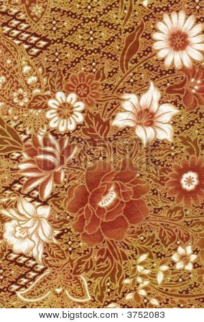 Golden Batik Sarong med hvide blomster