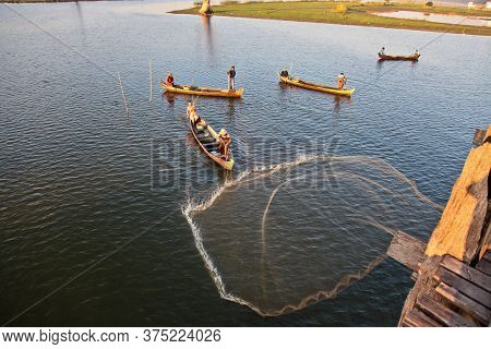 Mandalay, Myanmar - Nov 12, 2019: Fishermen Near U Bein Bridge In Amarapura,mandalay Myanmar