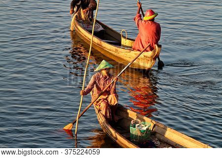 Mandalay, Myanmar - Nov 12, 2019: Fishermen Near U Bein Bridge In Amarapura,mandalay Myanmar