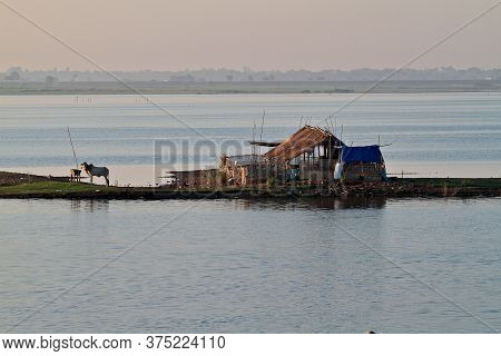 Mandalay, Myanmar - Nov 12, 2019: Fishermen Near U Bein Bridge In Amarapura,mandalay Myanmar