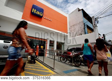 Salvador, Bahia / Brazil - March 20, 2015: Itau Bank Facade In The Cajazeiras Neighborhood In Salvad