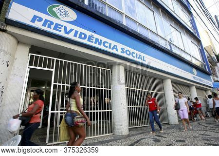 Salvador, Bahia / Brazil - September 28, 2015: Facade Of The Inss Agency Of Avenida Sete De Setembro