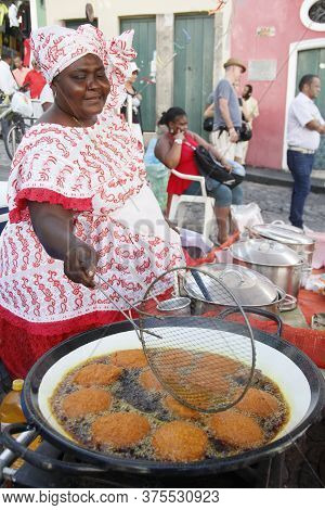 Salvador, Bahia / Brazil - May 21, 2013: Baiana De Acaraje Prepares Food In Sales Tray At Pelourinho