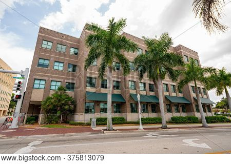 Fort Myers, Fl, Usa - July 8, 2020: Photo Of The Lee County Public Works Building Fort Myers Fl