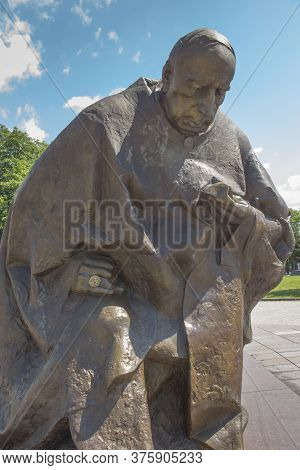 Czestochowa, Poland June 23, 2020: Monument To Cardinal Stefan Wyszynski Kneeling In Front Of The Ma