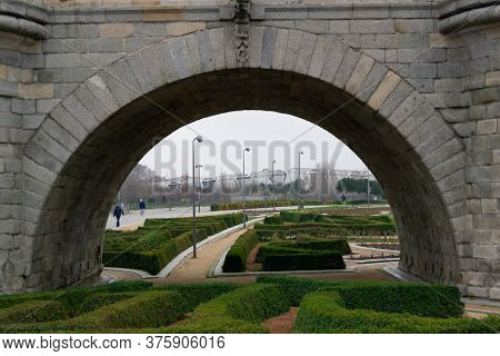 Madrid Río Is A Narrow Strip Of Land Of Variable Width That Follows The Manzanares River Linearly Fo