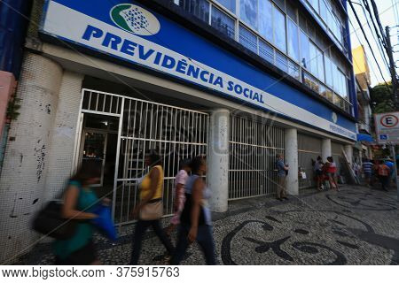 Salvador, Bahia / Brazil - September 29, 2015: View Of The Inss Agency Facade In The Center Of Salva