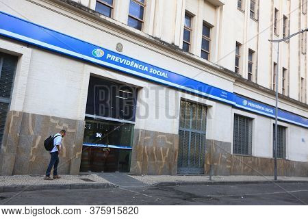 Salvador, Bahia / Brazil - September 28, 2015: Facade Of The Inss Agency In The Commerce District Of