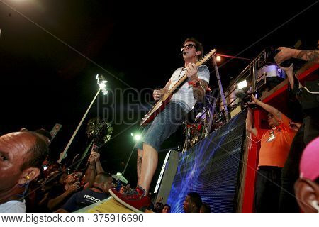 Salvador, Bahia / Brazil - Fevereio 15, 2015: The Singer Tuca Fernandes Is Seen In The Barra Neighbo