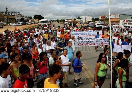 Itamaraju, Bahia / Brazil - March 30, 2008: Residents Interdict The Br 101 Highway To Request The Co