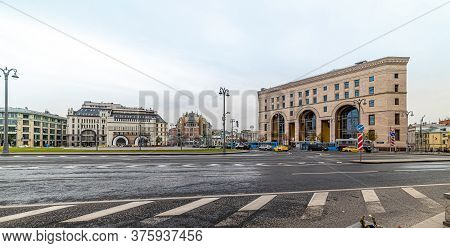 City The Moscow .lubyanskaya Square, View Of Nikolskaya Street, 12/1 / 2c3 And Teatralny Proezd, 5c1