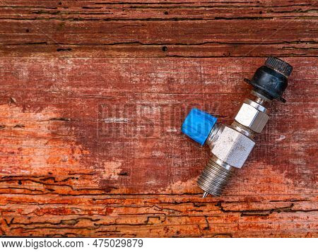 Freon Cylinder Needle Valve For Refrigerator Repair. Needle Valve For Gas Cylinder. Filling The Refr