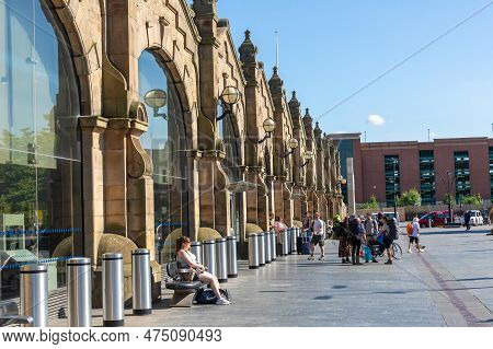 Sheffield, Uk - June 16, 2022: Exterior Of Sheffield Train Station In A Sunny Summer Day In Sheffiel