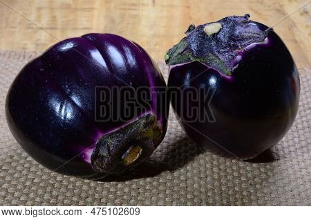Fresh Ripe Sicilian Purple Globe Violetta Eggplants Vegetables Ready To Cook, Healthy Italian Food