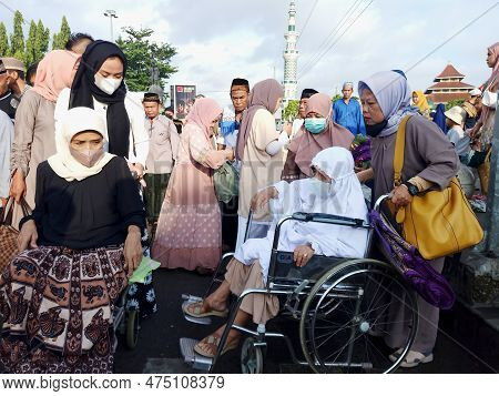 Central Java, Indonesia-april 22,2023; The Rise Of The Arcturus Covid Subvariant Virus Makes Elderly