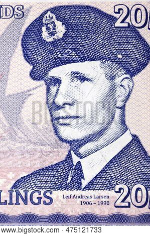 Leif Andreas Larsen A Portrait From Money - Pounds