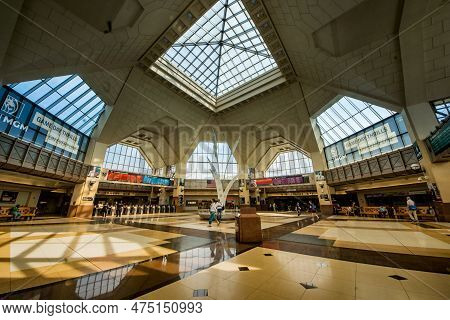 Secaucus, Nj - Usa - April 14, 2023 Horizontal Interior View Of The Frank R. Lautenberg Rail Station