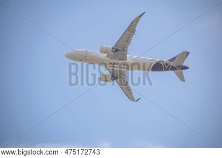 New Delhi, India, April 16 2023 - Vistara Airbus A320 Neo Take Off From Indra Gandhi International A