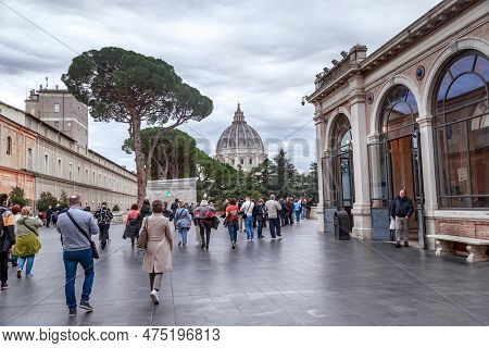 Rome, Vatikan - Marth 9, 2023: This Is The Court Of Cuirasses In The Vatican Museums With A Beautifu