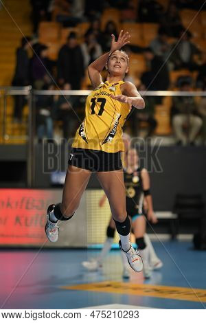 Istanbul, Turkiye - November 27, 2022: Derya Cebecioglu Warming Up Before Vakifbank Vs Turk Hava Yol