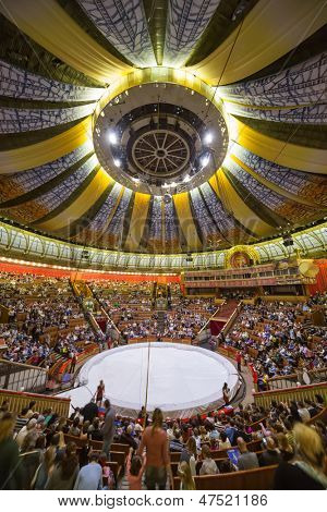 Moscou - 31 de dezembro: Arena do grande circo Moscou estado Vernadsky Prospekt em 31 de dezembro de 2012 eu