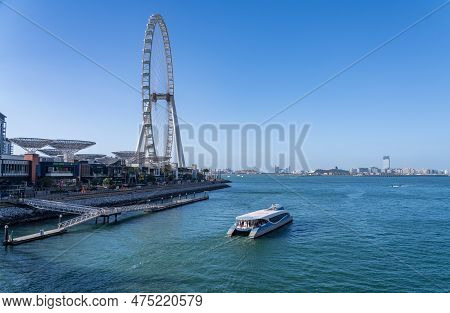 Dubai, Uae - April 3, 2023: Dubai Ferry Departs Past The Ain Dubai Observation Wheel On Bluewaters I