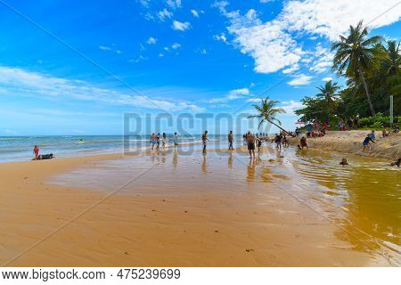 Arraial D'ajuda, Porto Seguro, Ba, Brazil - January 04, 2023: View Of Praia Do Mucuge, A Tourist Bea