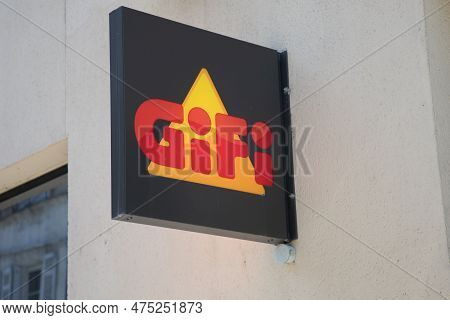Bordeaux ,  Aquitaine France - 04 17 2023 : Gifi Logo Sign And Brand Text Front Facade Entrance Shop