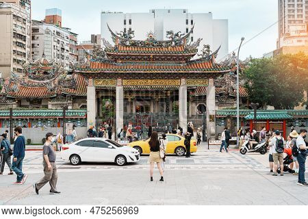 Longshan Temple, Chinese Folk Religious Temple In Wanhua District, Taipei City. Landmark And Popular