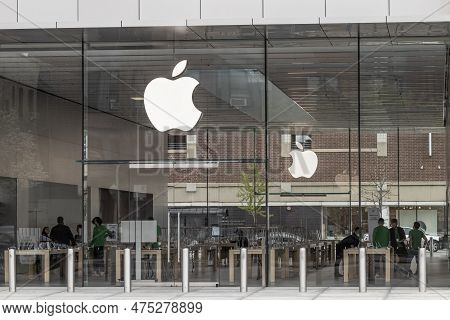 Chicago - Circa April 2023: Apple Store And Genius Bar. Apple Sells And Services The Iphone, Ipad, I