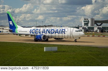 London, Uk, April 7th, 2023. An Icelandair Airline Aircraft At The Runway Of London Gatwick Airport 