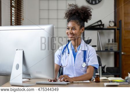 An American Female Doctor Works In A Hospital Office, She Is A General Practitioner And Internal Med