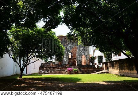 Ancient Ruins Buildings And Antique Architecture Dusit Sawan Thanya Mahaprasat Hall Of King Narai Ra