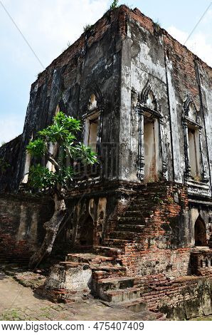 Ancient Ruins Buildings And Antique Architecture Dusit Sawan Thanya Mahaprasat Hall Of King Narai Ra