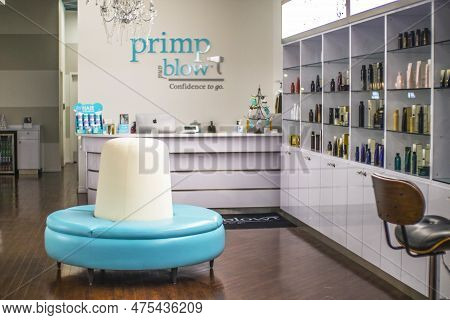 Augusta, Ga Usa - 11 22 20: Primp Blow Beauty Salon Interior With Beautiful Colors