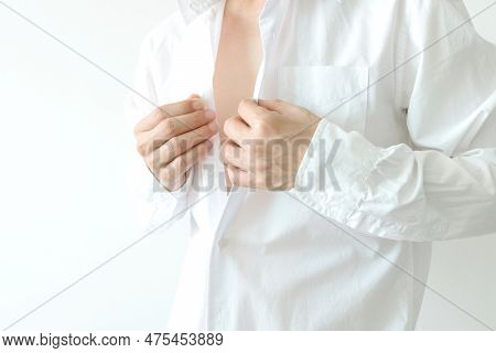Men Wear White Sleeves, Arms Are Covered With Armpits, Sweat Are Unclean And Unclean. Health Care Co