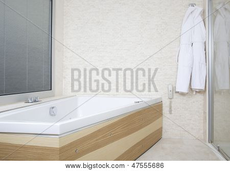 Zeitgenössische Badezimmer Luxussuite