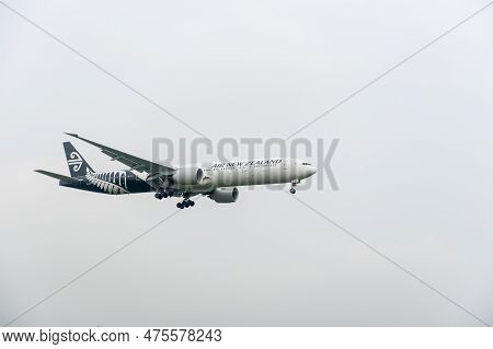 London, England - June 11, 2018: New Zealand Airways Airlines Boeing 777 Zk-okr Landing In London He