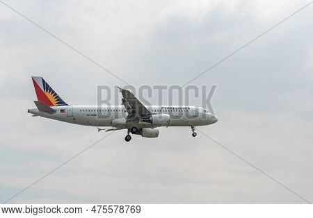 Manila, Philippines, February 20, 2017: Philippine Airlines Airbus A320 Rp-c8618 Landing In Manila I