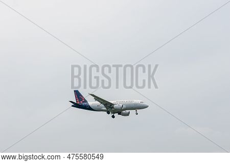 Taipei, Taiwan - November 30, 2017: Brussels Airlines Airbus A319 Oo-sse Landing In London Heathrow 