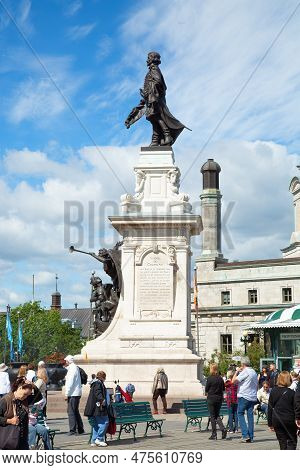 Quebec-canada 16 Sept 2016:  Scenic View On Terrace Dufferin And Champlain Monument That Wraps Aroun