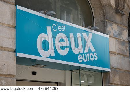 Lyon , Aura France - 04 24 2023 : C'est Deux Euros Logo Brand Storefront And Text Sign On Wall Entra