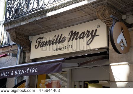 Bordeaux ,  Aquitaine France - 04 17 2023 : Famille Mary Logo Text Store And Brand Bee Sign On Facad