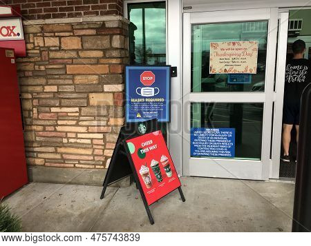 Augusta, Ga Usa 11 25 20: Kroger Grocery Store Mask Requited Signs And Person