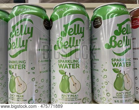 Grovetown, Ga Usa - 04 30 23: Grocery Store Jelly Belly Flavored Can Drinks Juicy Pear