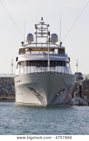 Super Yacht im dibs